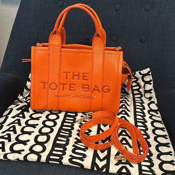 Marc Jacobs Handbags - The Marc Jacobs The Leather Tote Bag